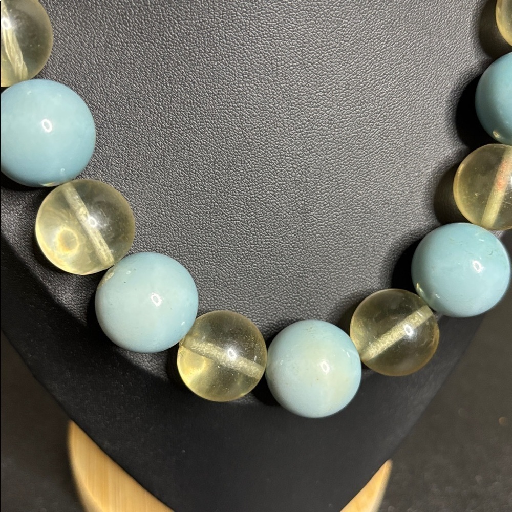 Vintage Retro Pinup Acrylic Chunky Chic Blue and Yellow Beaded Necklace - Picture 2 of 7